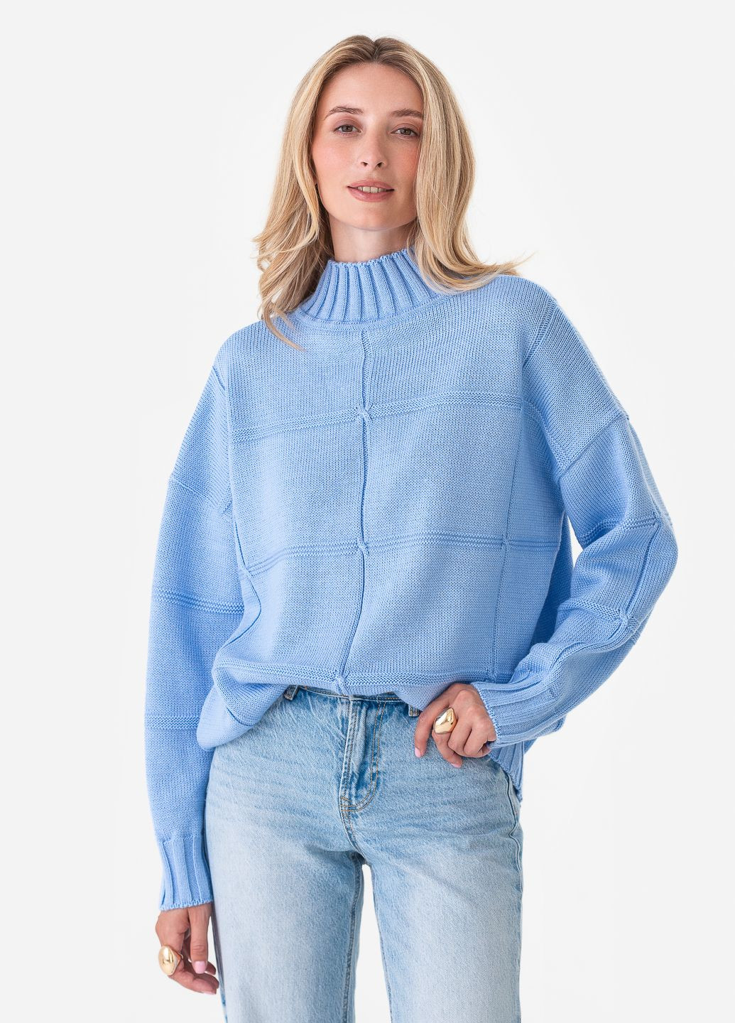 Блакитний жіночий светр з геометричним малюнком. SVTR