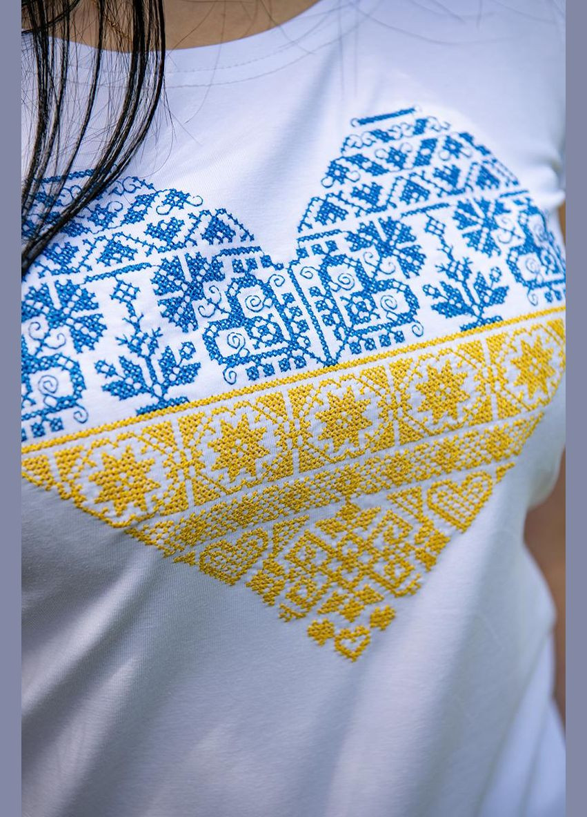 Белая женская футболка с вышивкой патриотическая узор украинская символика приталенная, прямой хлопок, трикотаж (311600090)