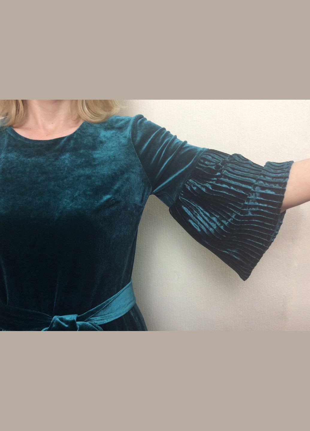 Зелена вечірня ошатне мідіплаття з велюру, смарагдове п253 2 Льва