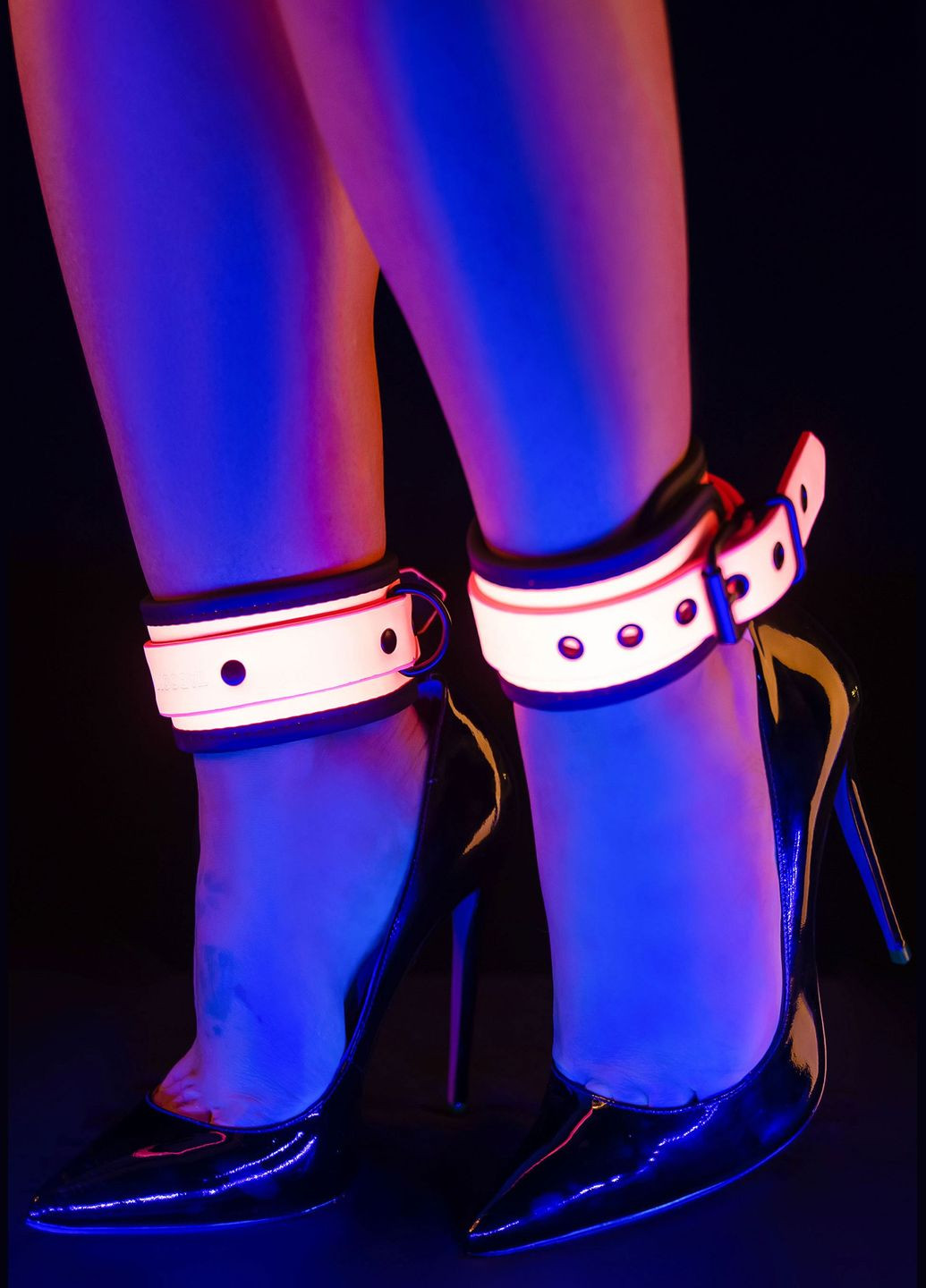 Поножі, що світяться в темряві Ankle Cuffs, рожеві Taboom (297398823)