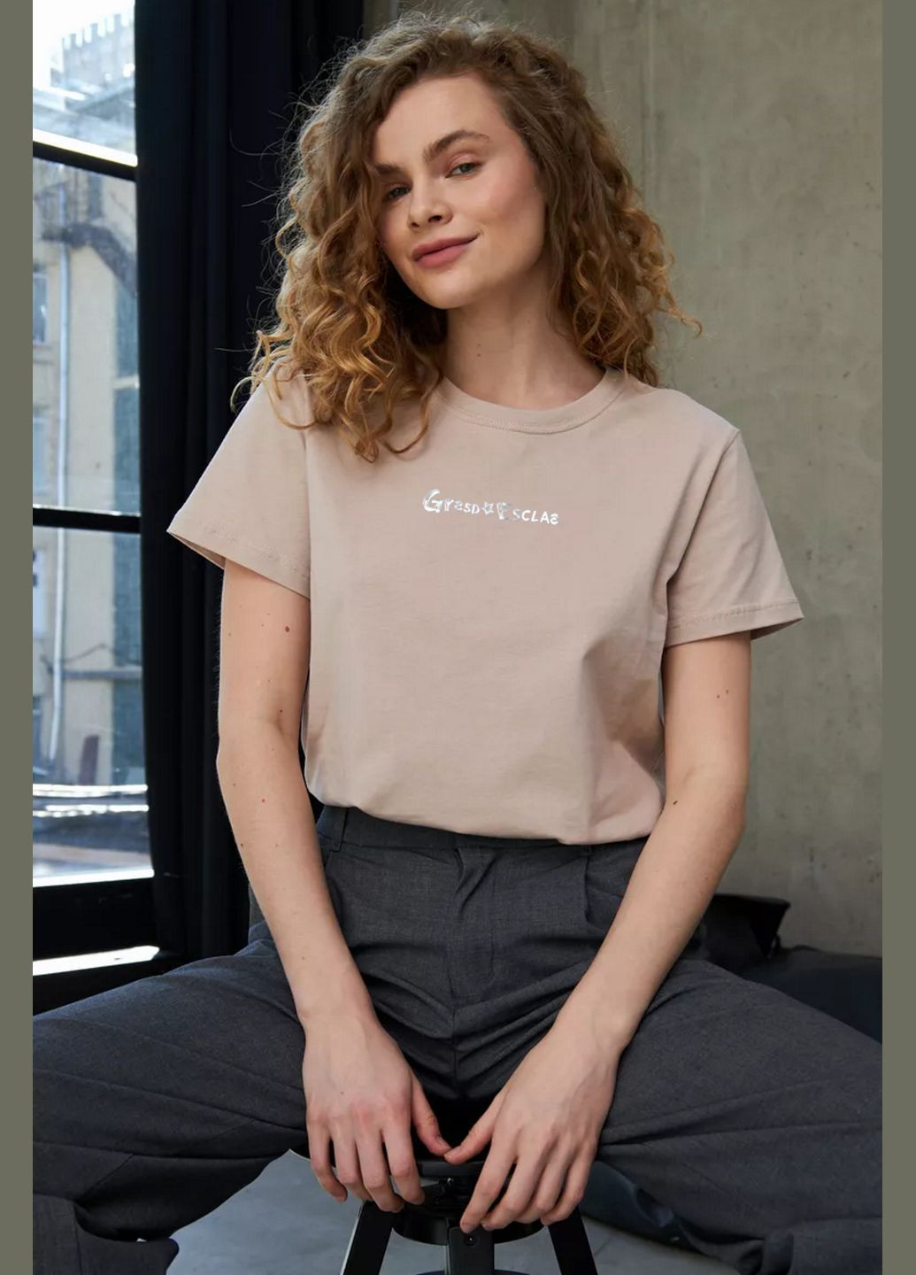 Футболка женская бежевого цвета Let's Shop - (330574192)