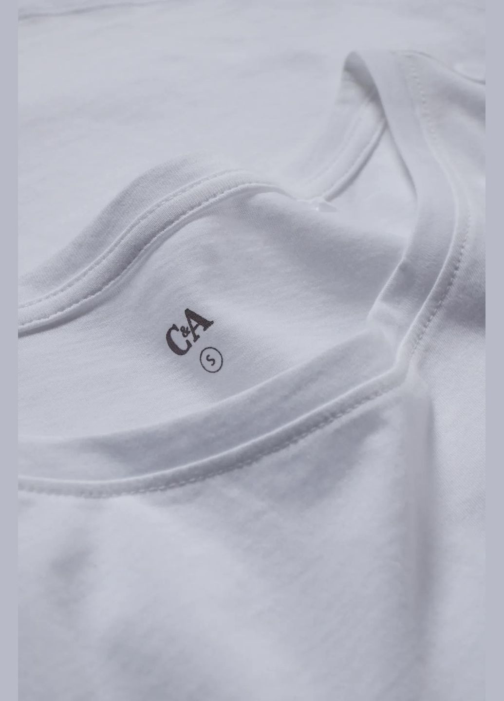 Белая летняя футболка из хлопка C&A