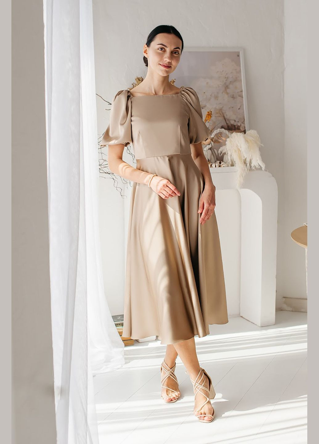 Коричнева жіноча сукня “caramel flow” з обʼємними рукавами Lana Bryk однотонна