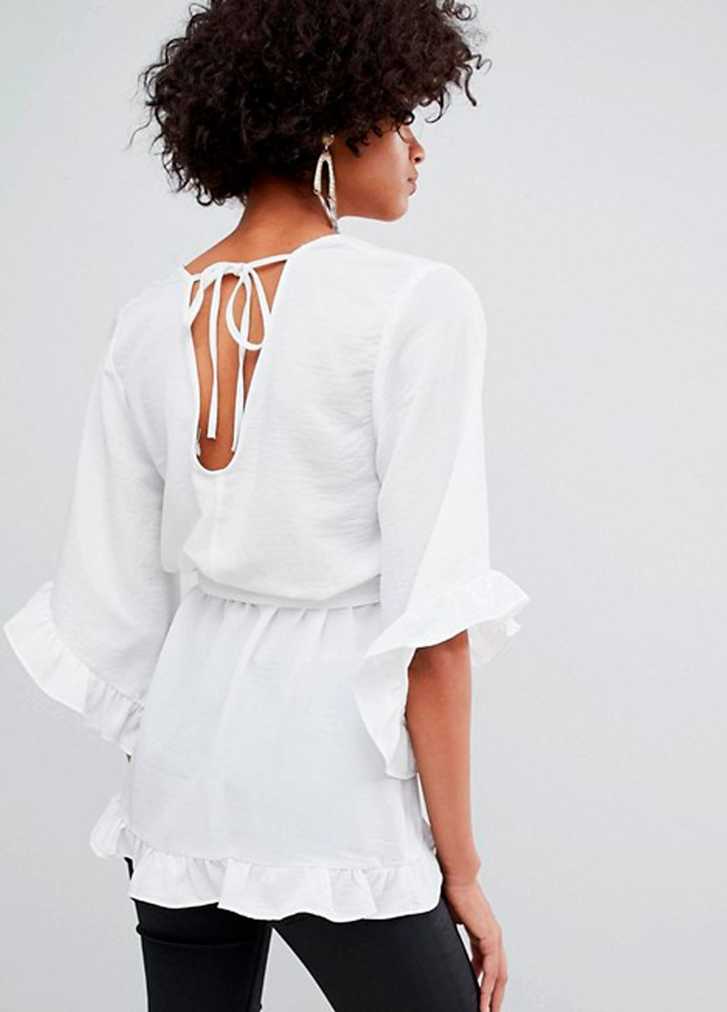 Белая блузка с расклешенными рукавами на запах River Island