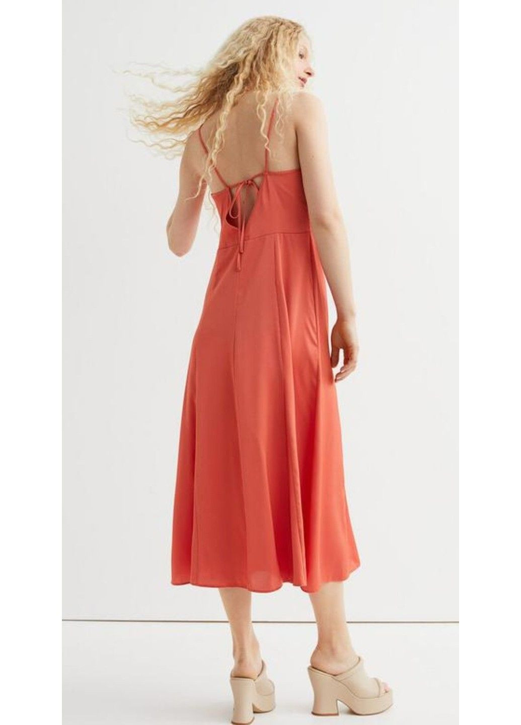 Оранжевое коктейльное женское атласное платье на бретелях н&м (57037) m оранжевое H&M