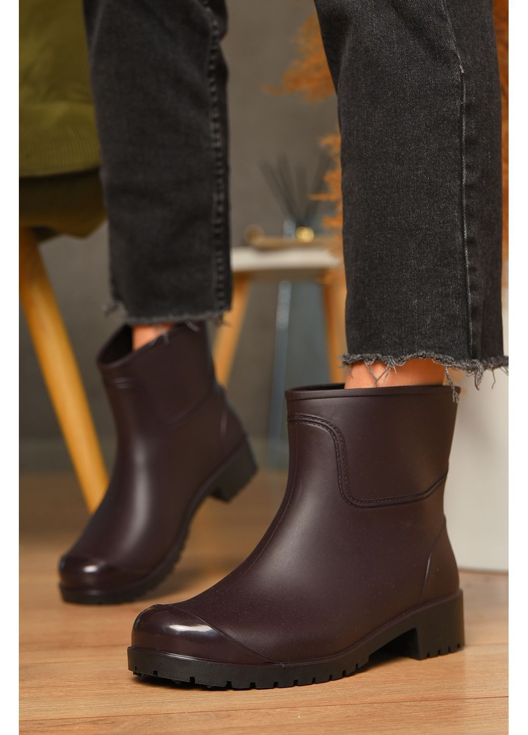 Чоботи гумові низькі жіночі темно-фіолетового кольору Let's Shop (363130931)