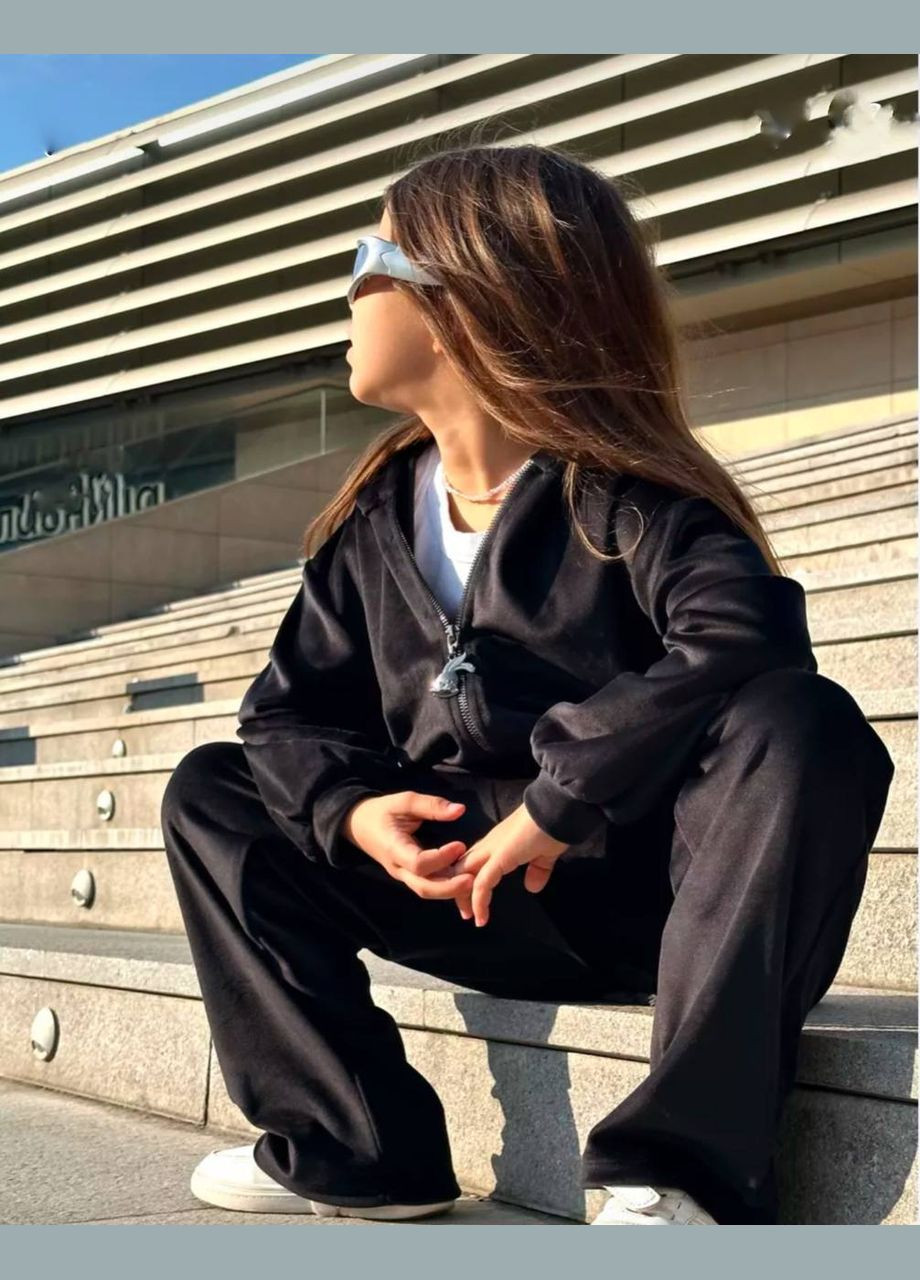 Чорний демісезонний дитячий велюровий костюм на блискавці Adelante