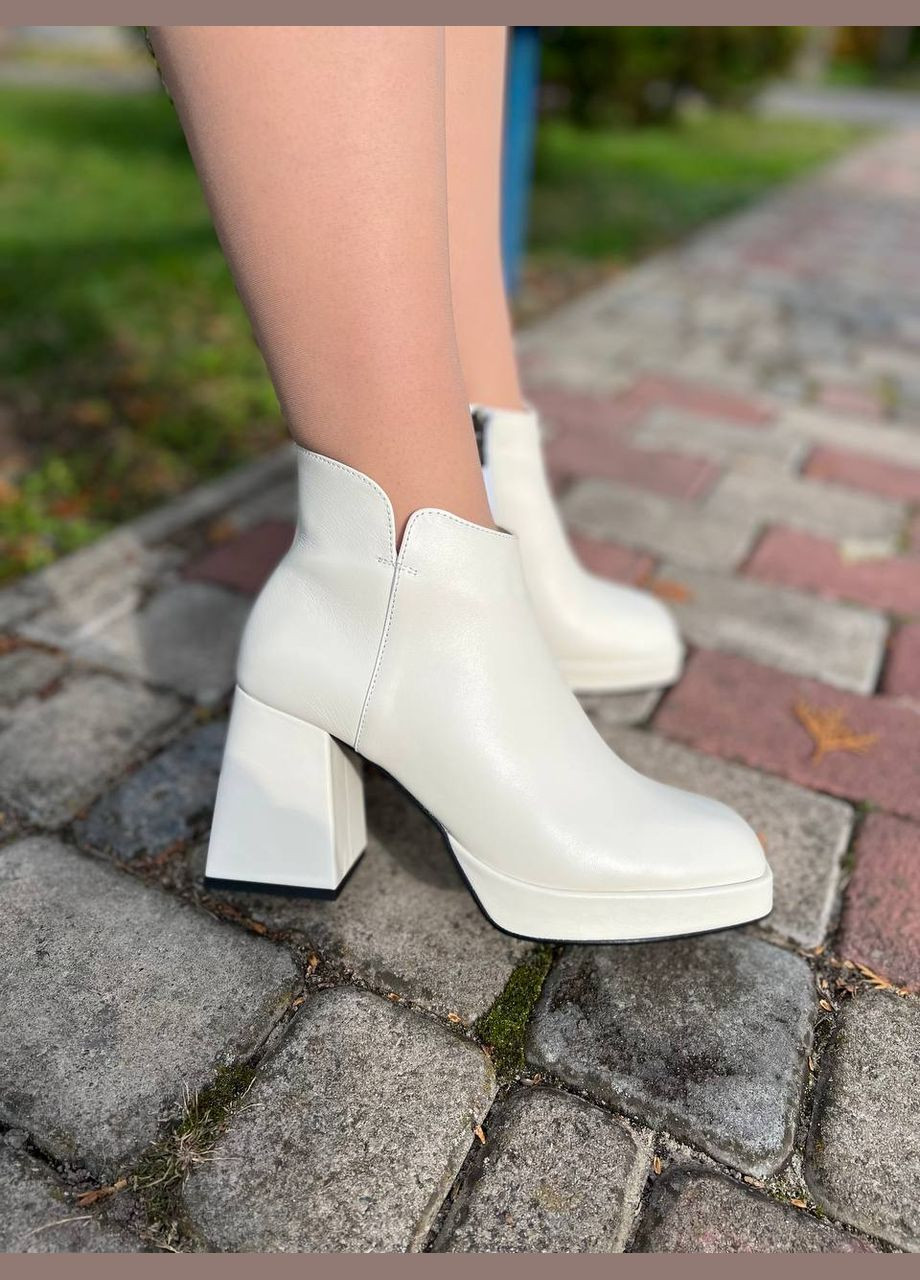 Осенние женские ботинки кожаные на каблуках (1373) No Brand