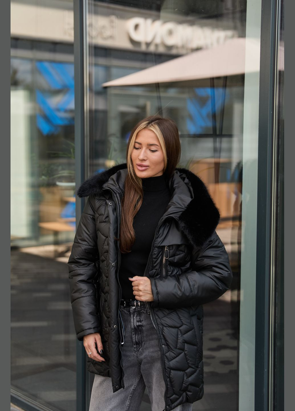 Чорна зимня куртка MN