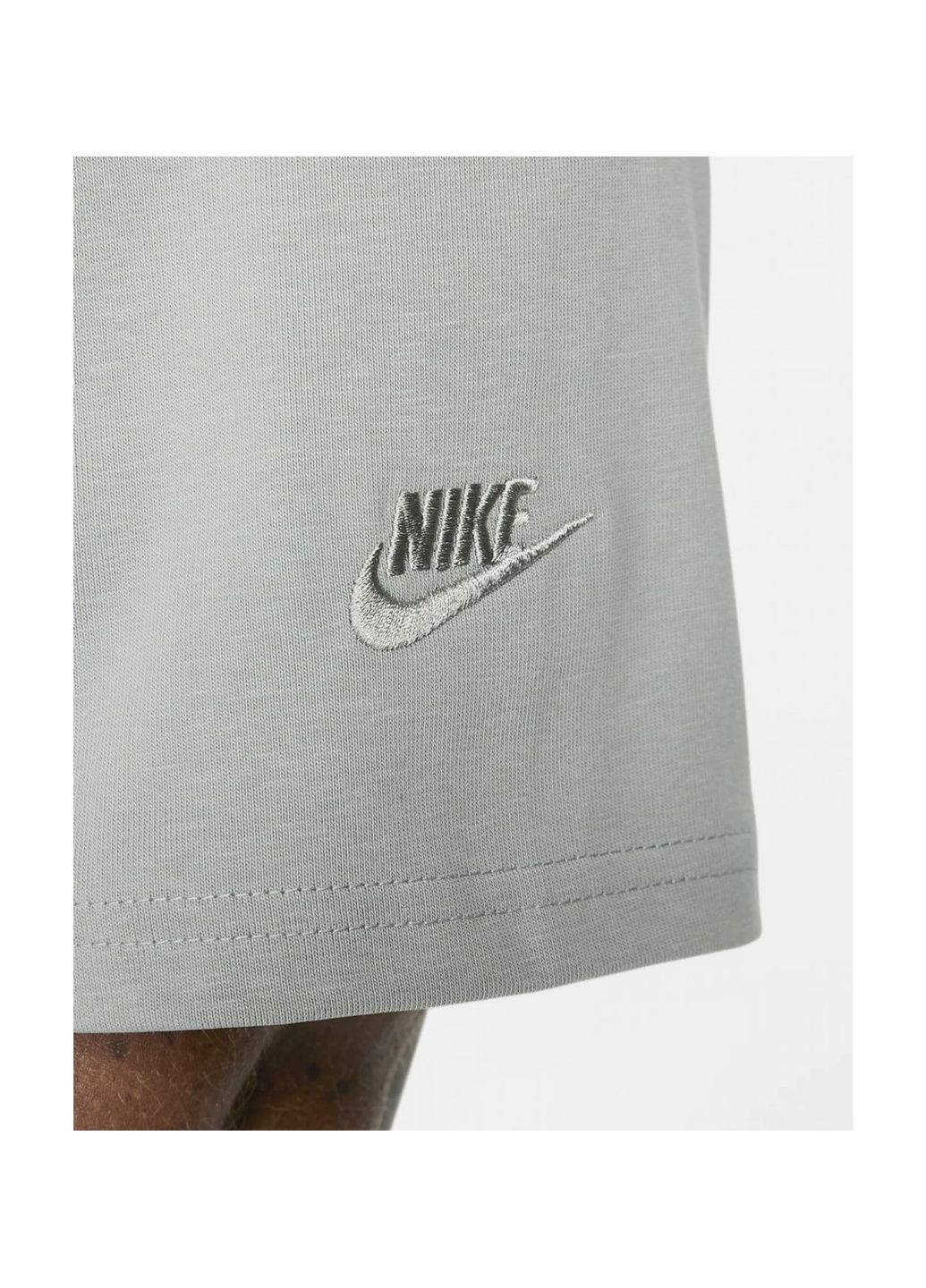 Сіра футболка чоловіча sportswear tech pack grey fb4395-330 Nike