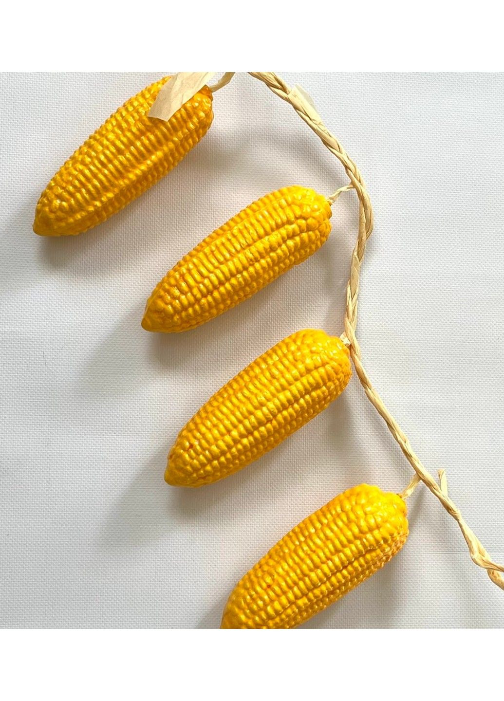 Декоративные овощи на связке "Кукуруза"-4 шт, пенопласт, арт 018302, длина 50 см, размер одного овоща - 13,5*4,5 см No Brand (334343810)