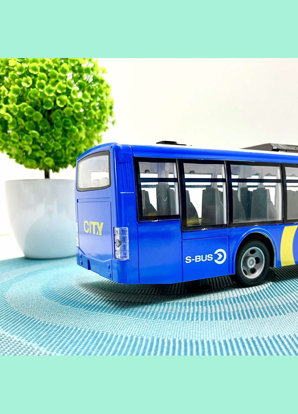 Автобус міський на радіокеруванні акумулятор 3.7V керування 2.4GHz підсвічування фар 38см Синій (666-695 NA) No Brand (304421612)