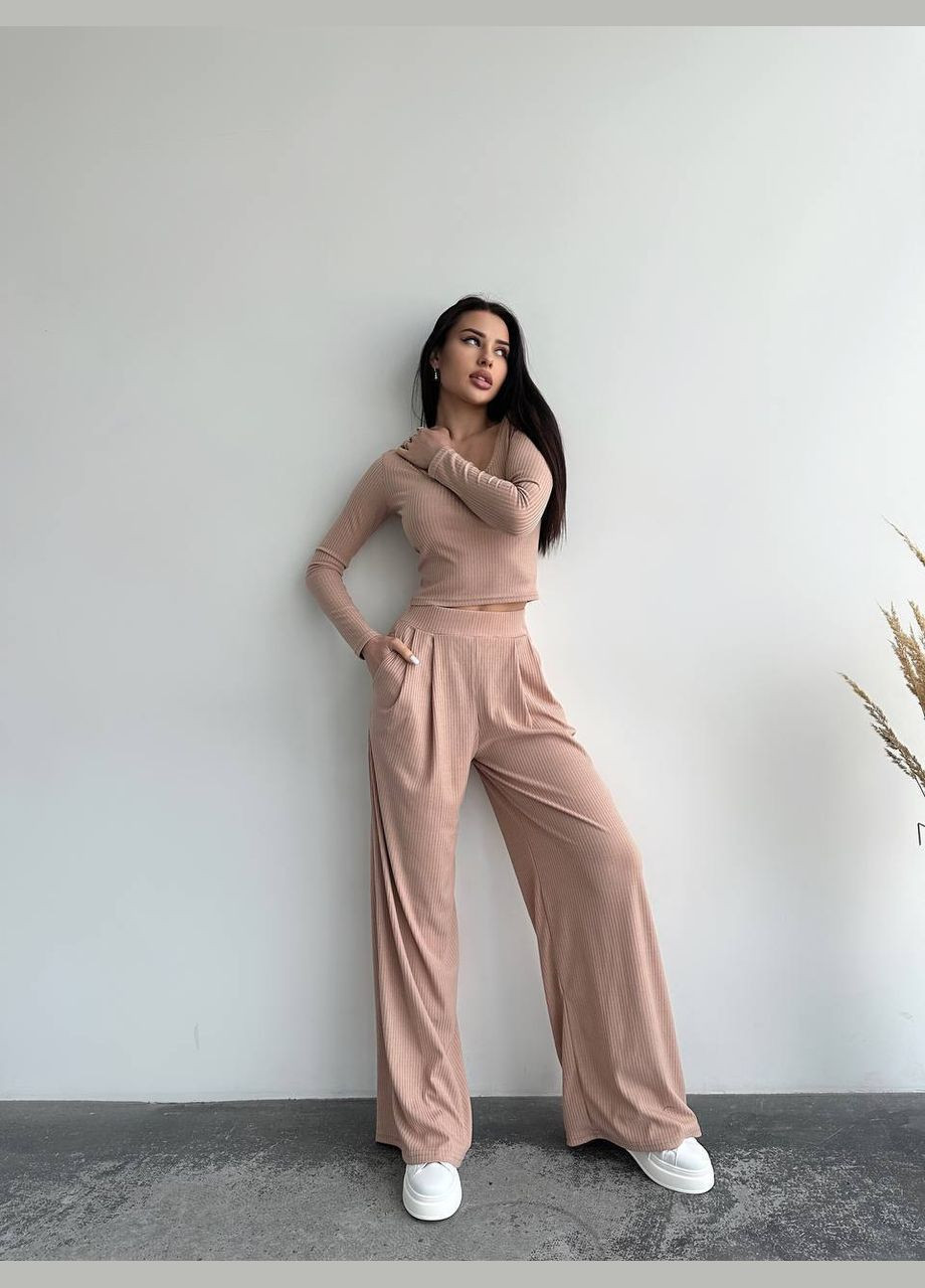 Жіночий бежевий костюм No Brand (339508368)