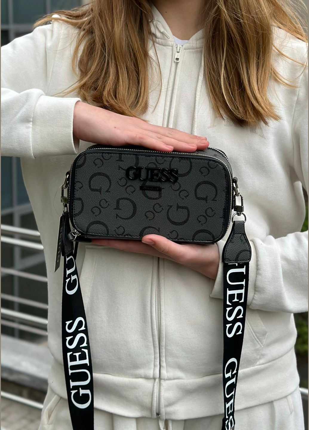 Женская сумка кросс-боди прямоугольная черная Guess (295574228)