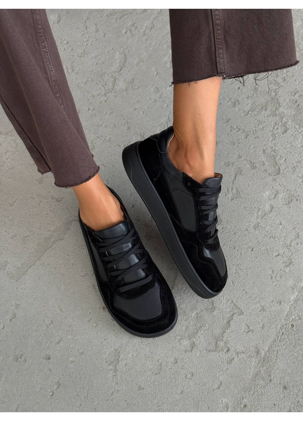 Черные анатомические кожаные кеды Helen