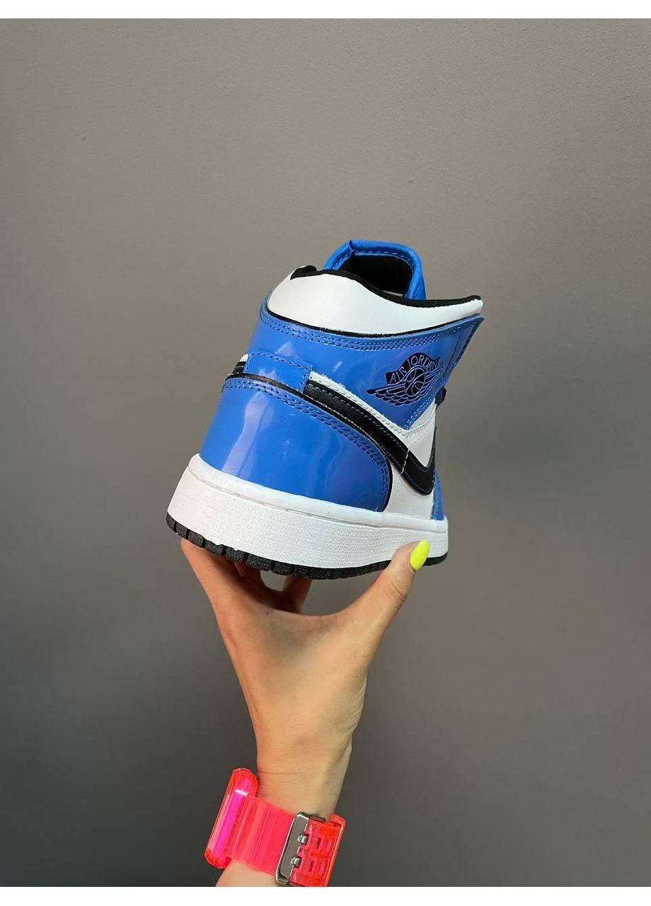 КРОСІВКИ ЖІНОЧІ NIKE AIR JORDAN 1 RETRO HIGH SIGNAL BLUE НАЙК АІР ДЖОРДАН No Brand білі демісезони (367178120)