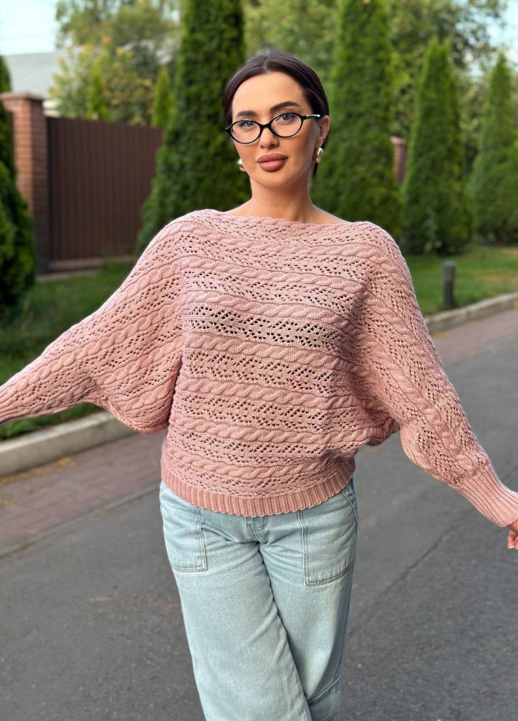 Пудровый демисезонный стильный вязаный свитер с манжетами на рукавах Allthings