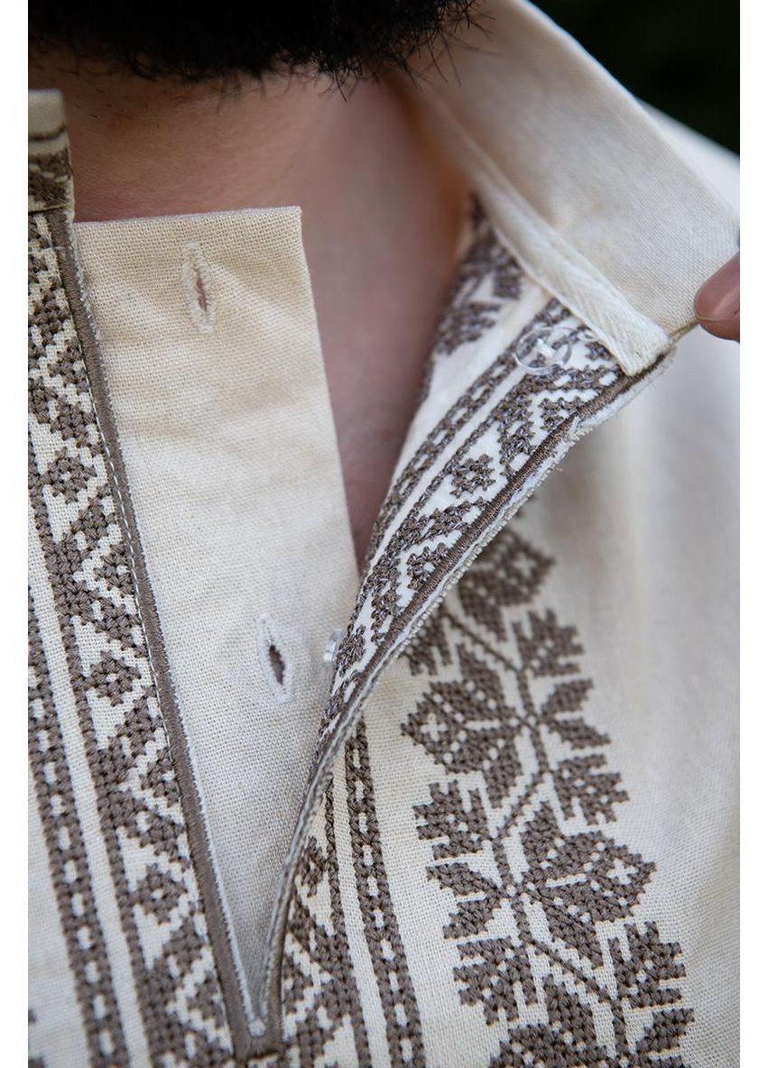 Бежевая мужская бежевая льняная вышиванка с коричневой вышивкой с длинным рукавом V&V узор орнамент прямой, приталенная, свободная лен (364864727)