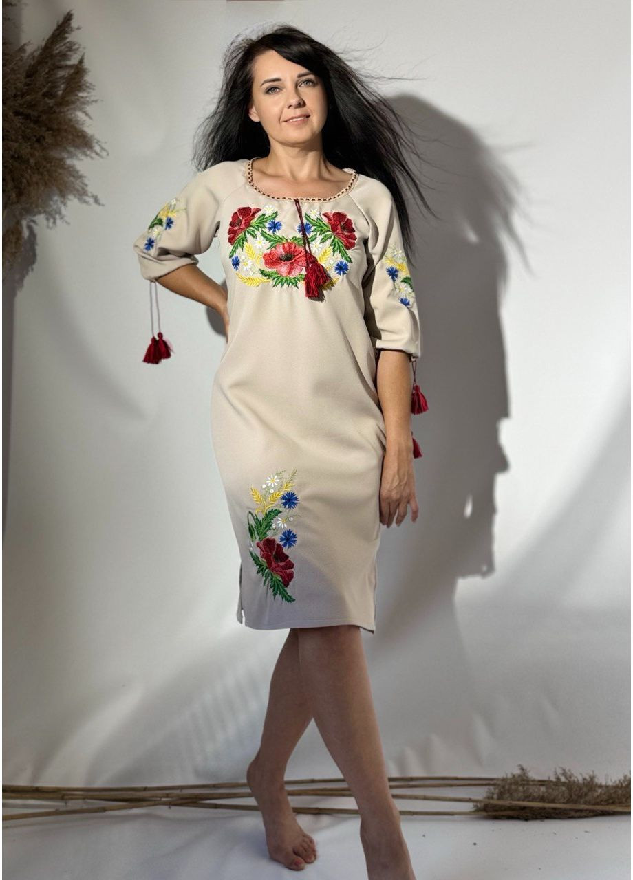 Бежевая праздничное платье с вышитыми маками в бежевом цвете. узор цветочный прямой, свободная вискоза (355463854)