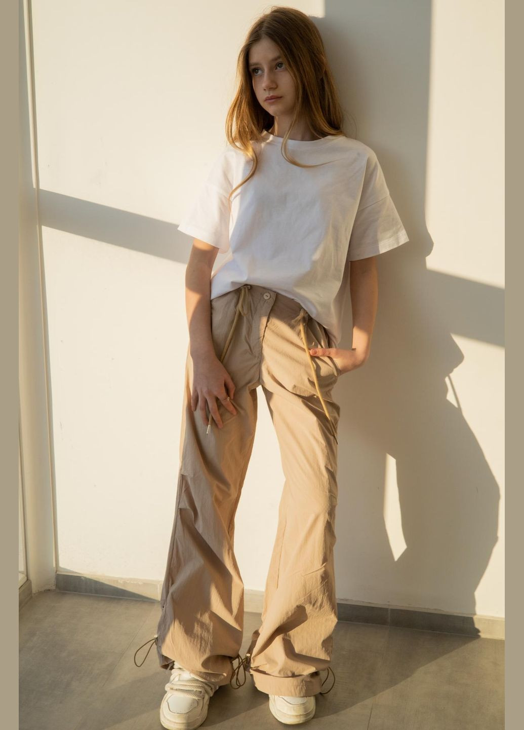 Бежевые коктейльный, спортивные, пляжный, повседневный, кэжуал демисезонные клеш, карго, палаццо брюки IRmAS