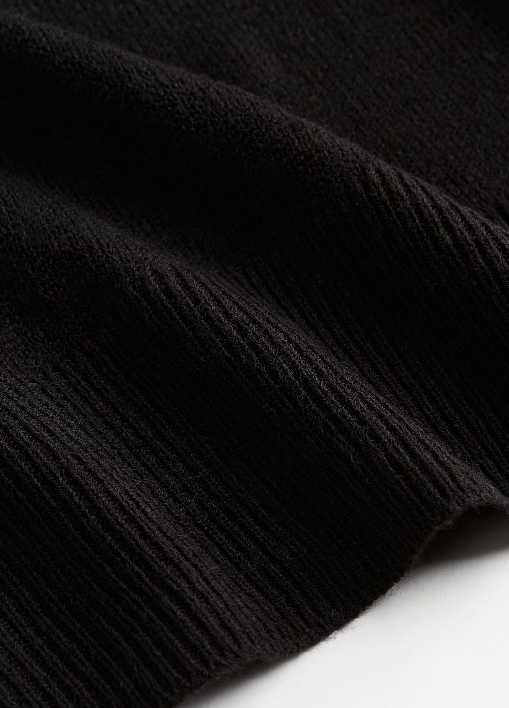 Черный демисезонный свитер H&M