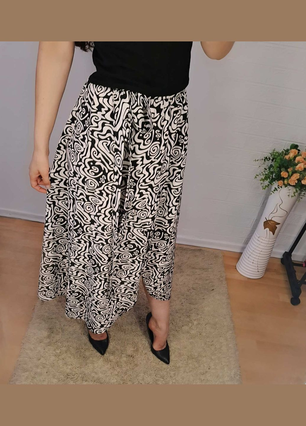 Костюм жіночий 2-ка, топ з вирізом і спідниця на запах, з поясом в комплекті No Brand (341537923)