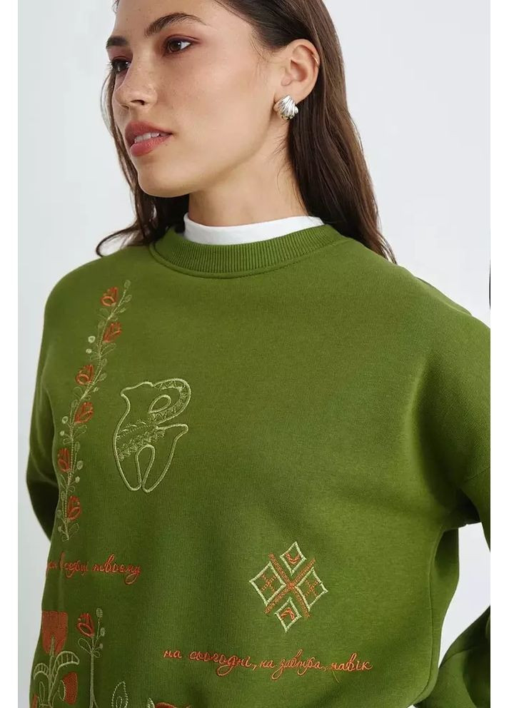 Оливковий жіночий утеплений світшот з українськими орнаментами mkrm4288 Rica Mare (362575381)