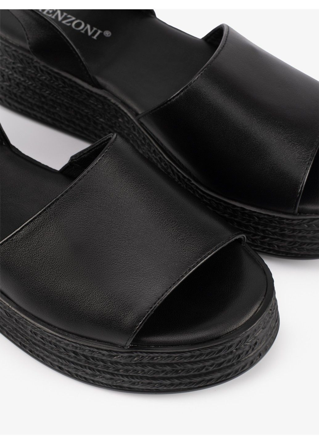 Черные женские босоножки 1101090 Renzoni с ремешком