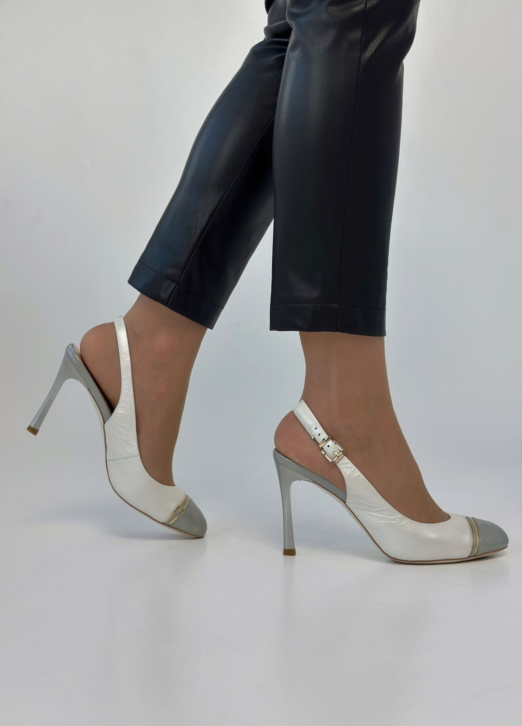 Молочные босоножки с закрытым носком Respect