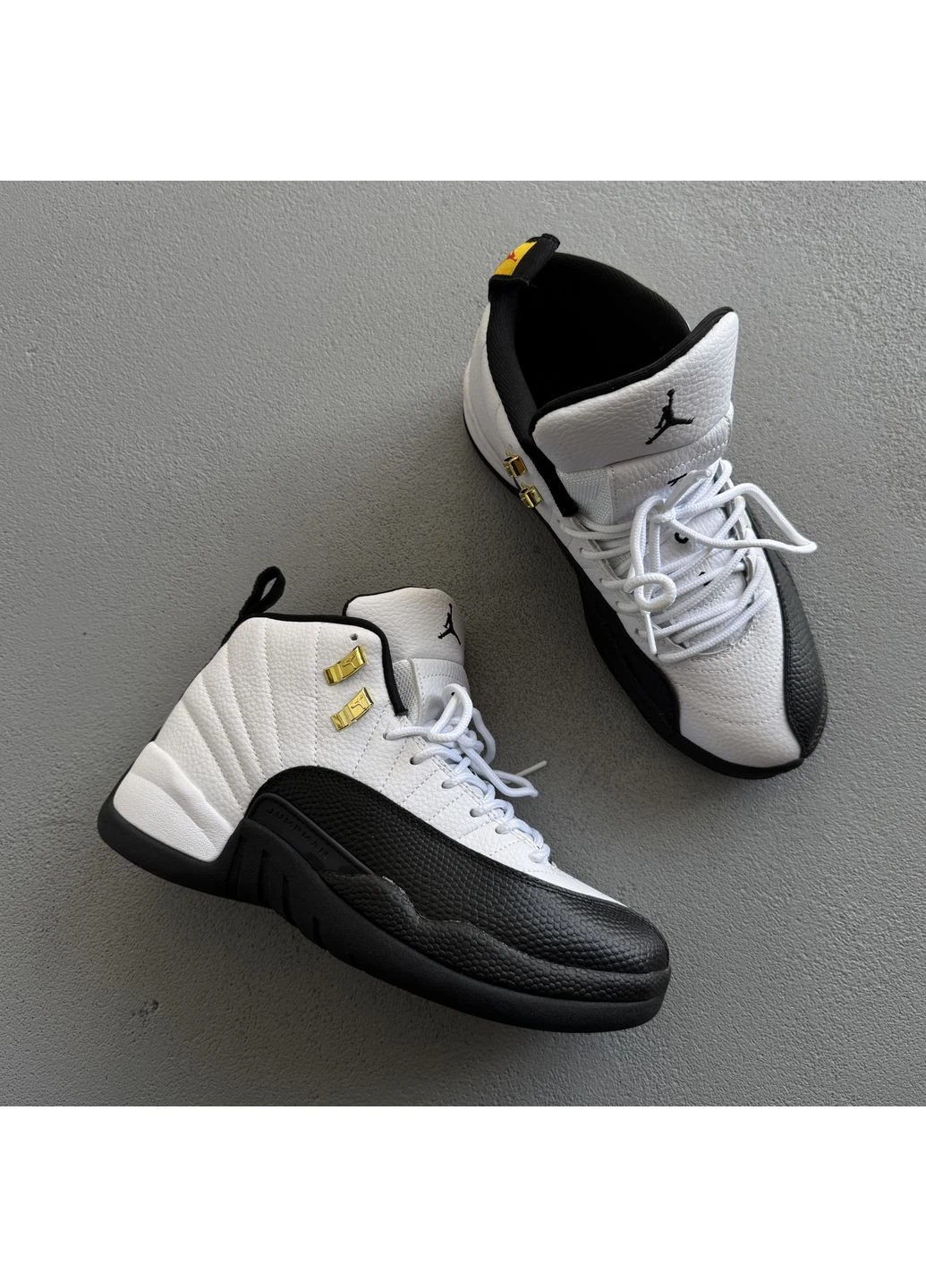 Черно-белые демисезонные кроссовки мужские и женские jordan 12 retro taaxi white black | найк аир джордан 12 ретро черно-белые No Brand
