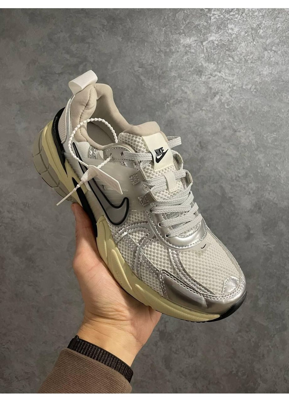 Бежеві Осінні кросівки чоловічі nike v2k runtekk summit white metallic silver найк в2к рантекк No Brand