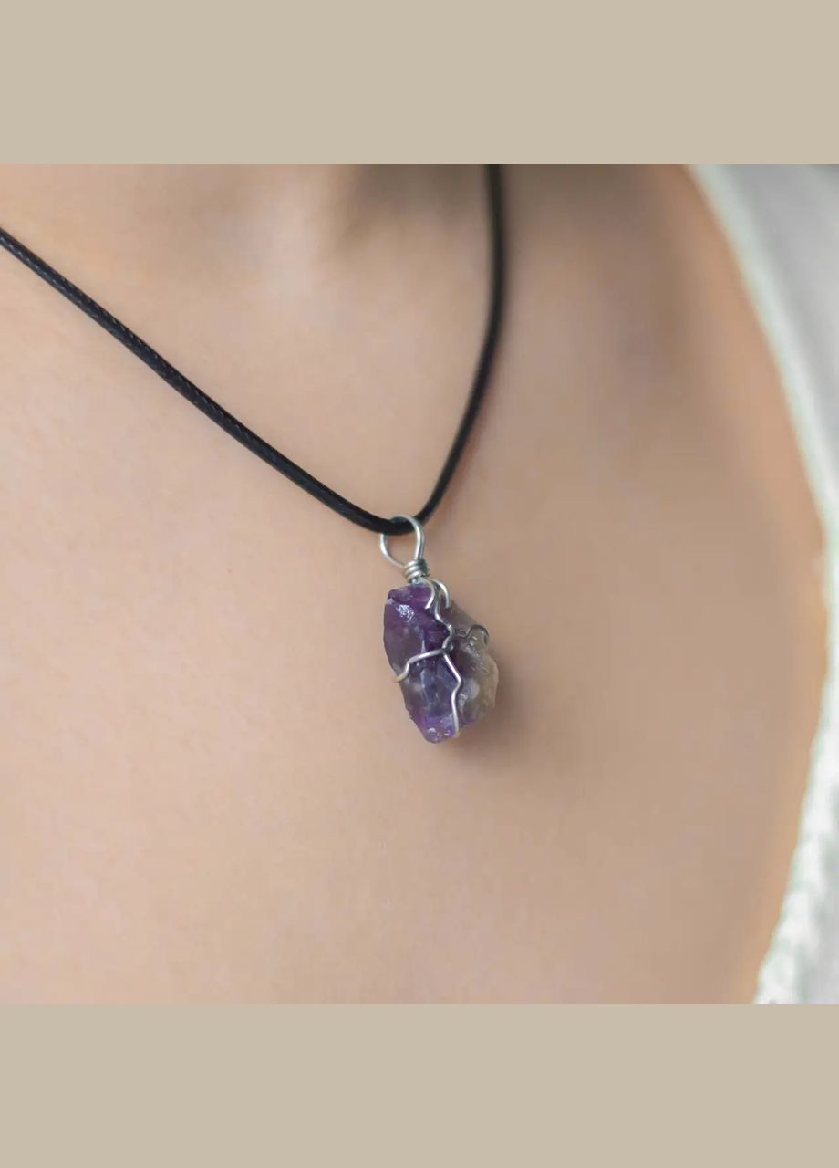 натуральний камінь необроблений Аметист в обплетенні на шнурі 34мм+- L-45-50см (ціна за 1шт) No Brand Кулон (324836290)