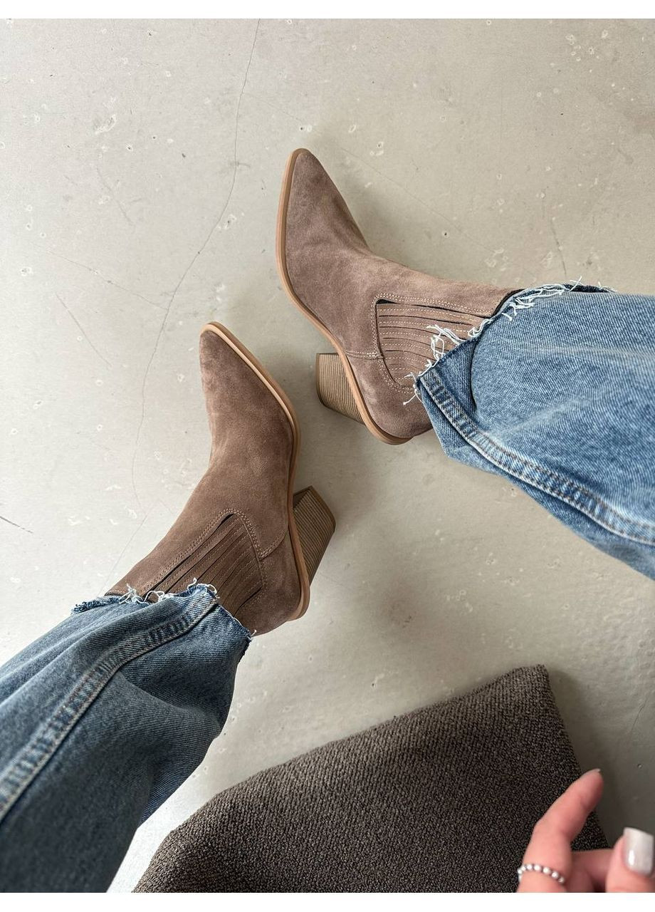 Осенние стильные женские козаки казаки No Brand без декора из натуральной замши