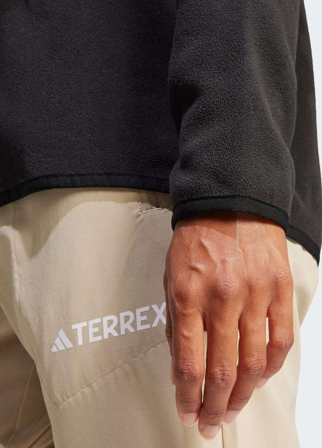 Чорна демісезонна флісова спортивна кофта multi essentials 1/2 zip adidas