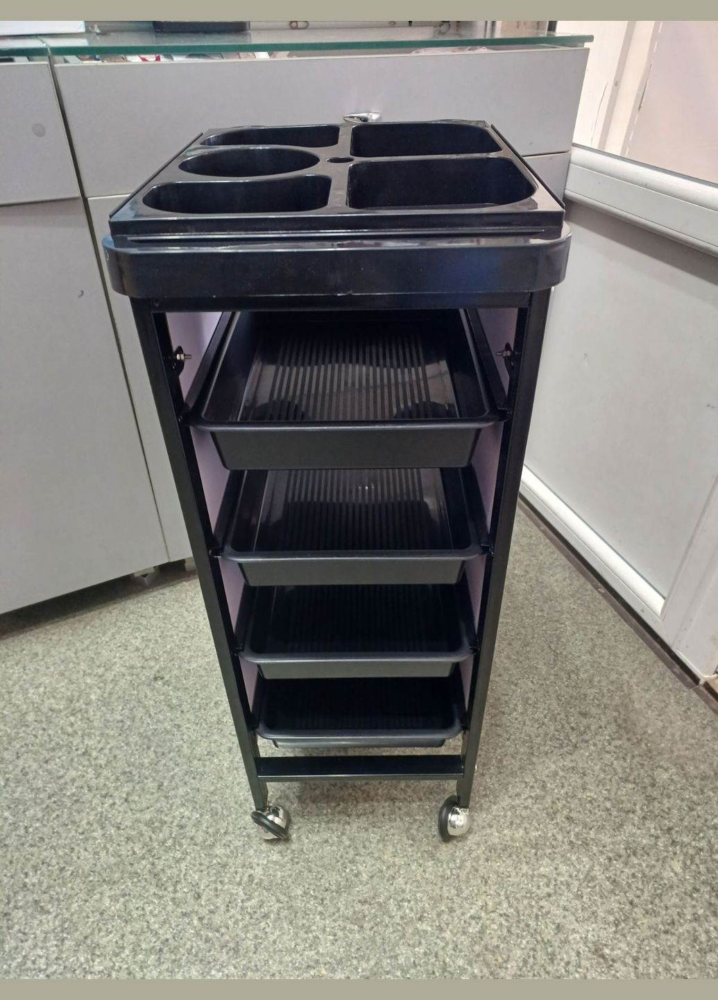 Тележка парикмахерская на 4 полочки B-18 YRE (341318218)