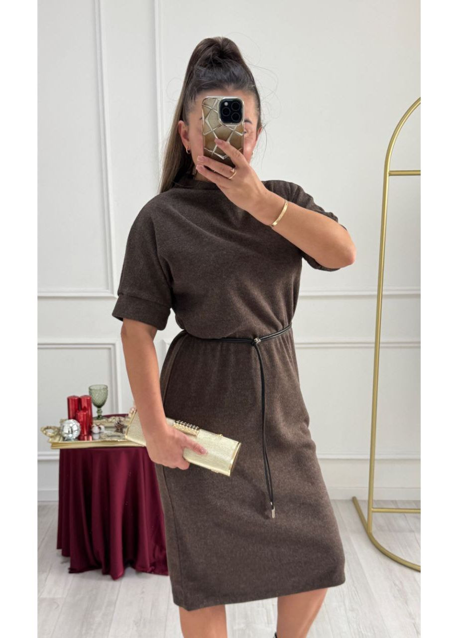 Коричнева кежуал жіноча сукня гольф довжини міді з коротким рукавом MonCher