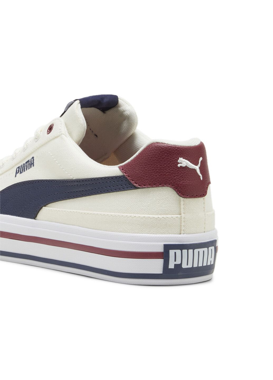 Білі всесезонні кеди court classic vulcanised formstrip unisex sneakers Puma