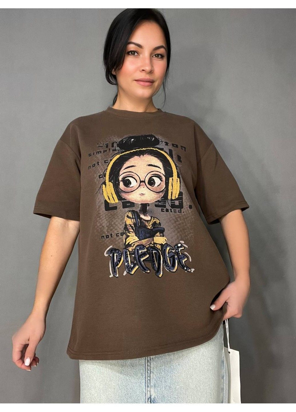 Футболка женская Yihanbeibei 1669 оверсайз теплая фотография девушка пайетки плотный трикотаж one size коричневая No Brand - (318126812)