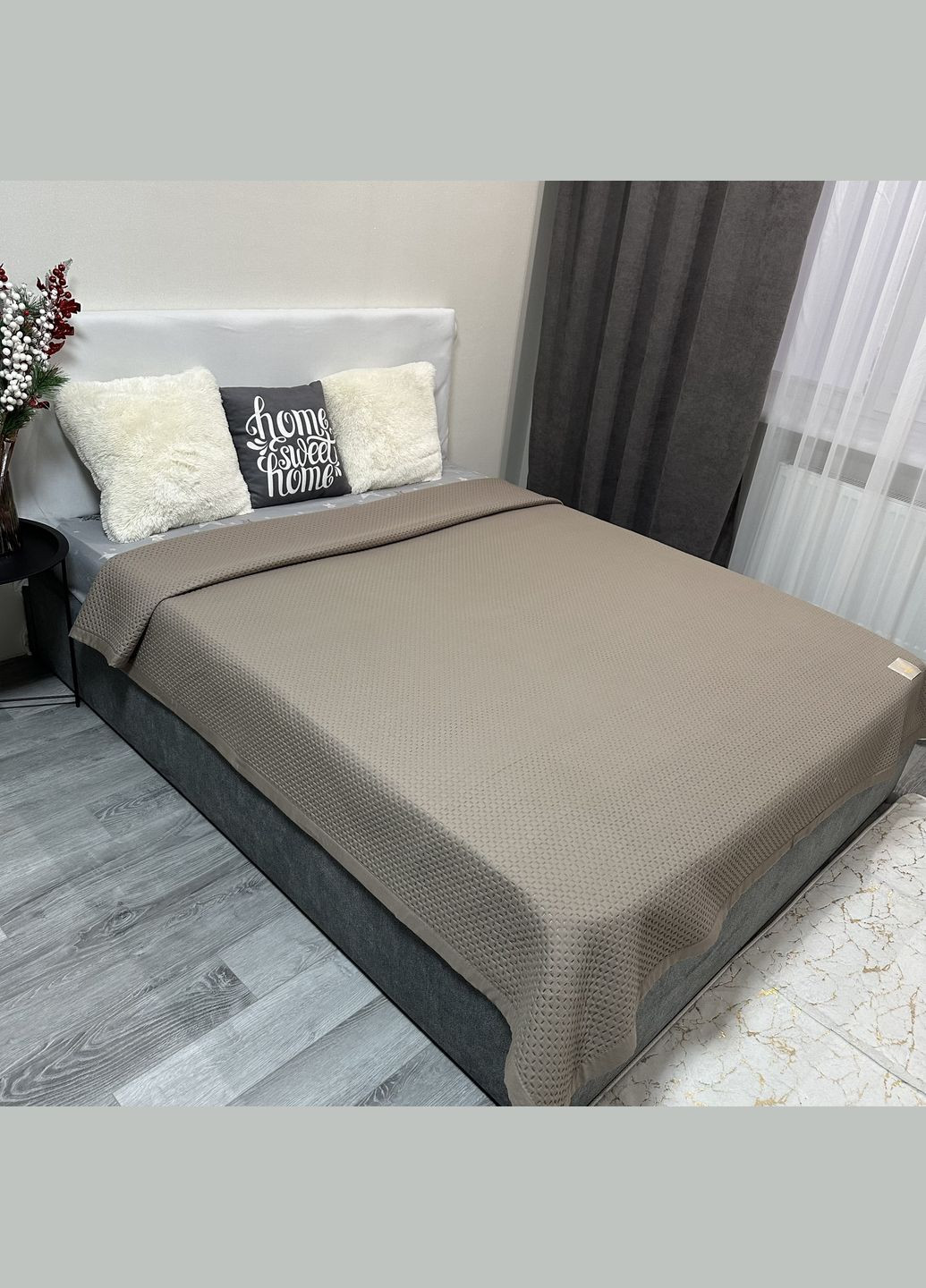 Сучасне покривало на ліжко кавового кольору розмір євро 200*230 см No Brand (345557622)