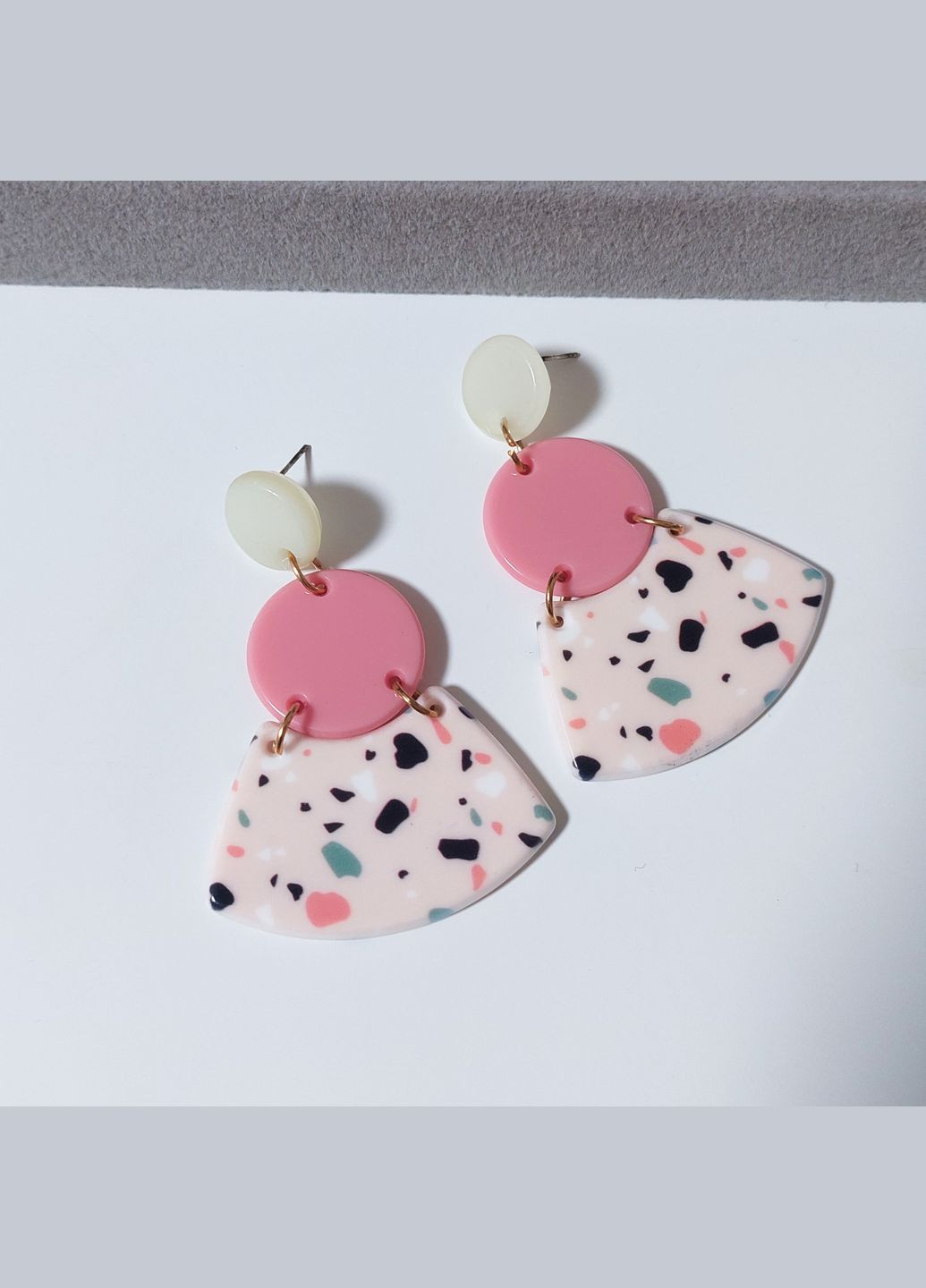 Сережки висячі з акрилу MK0819 різнокольорові DeKolie (322318967)