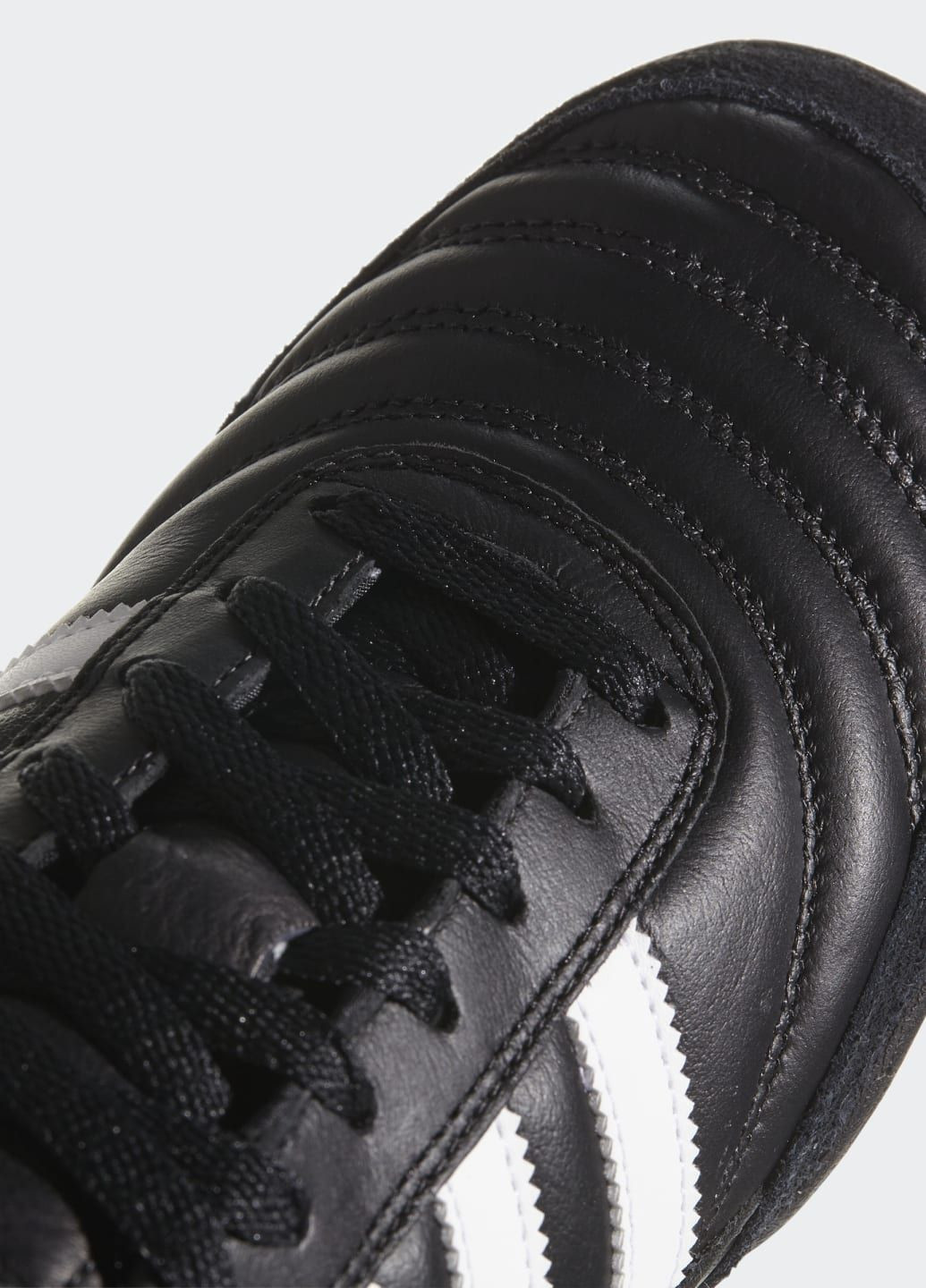 Чорні літні футбольні бутси mundial team adidas