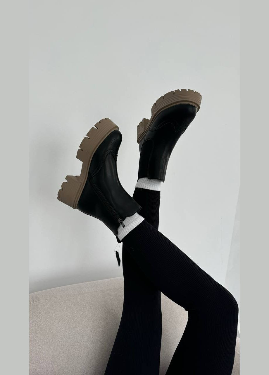 Зимние женские ботинки зимние на массивной черной подошве с бежевой подошвой (1852) No Brand