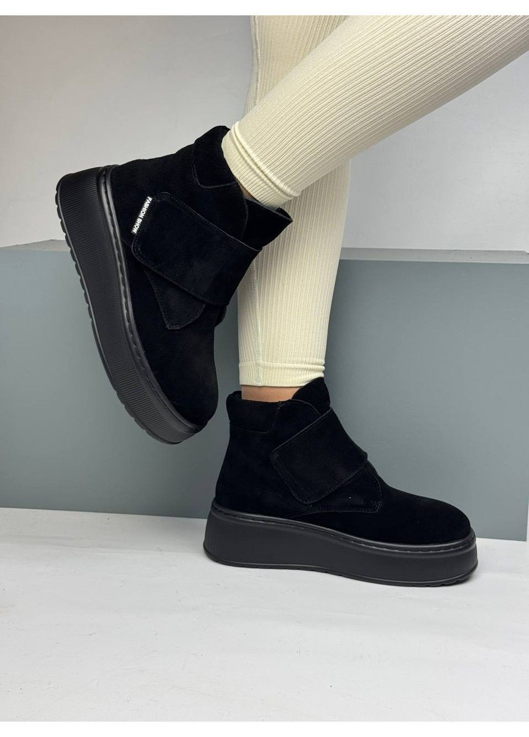 Зимние 590 ботинки зимние черные замшевые на липучках Hengji из натуральной замши