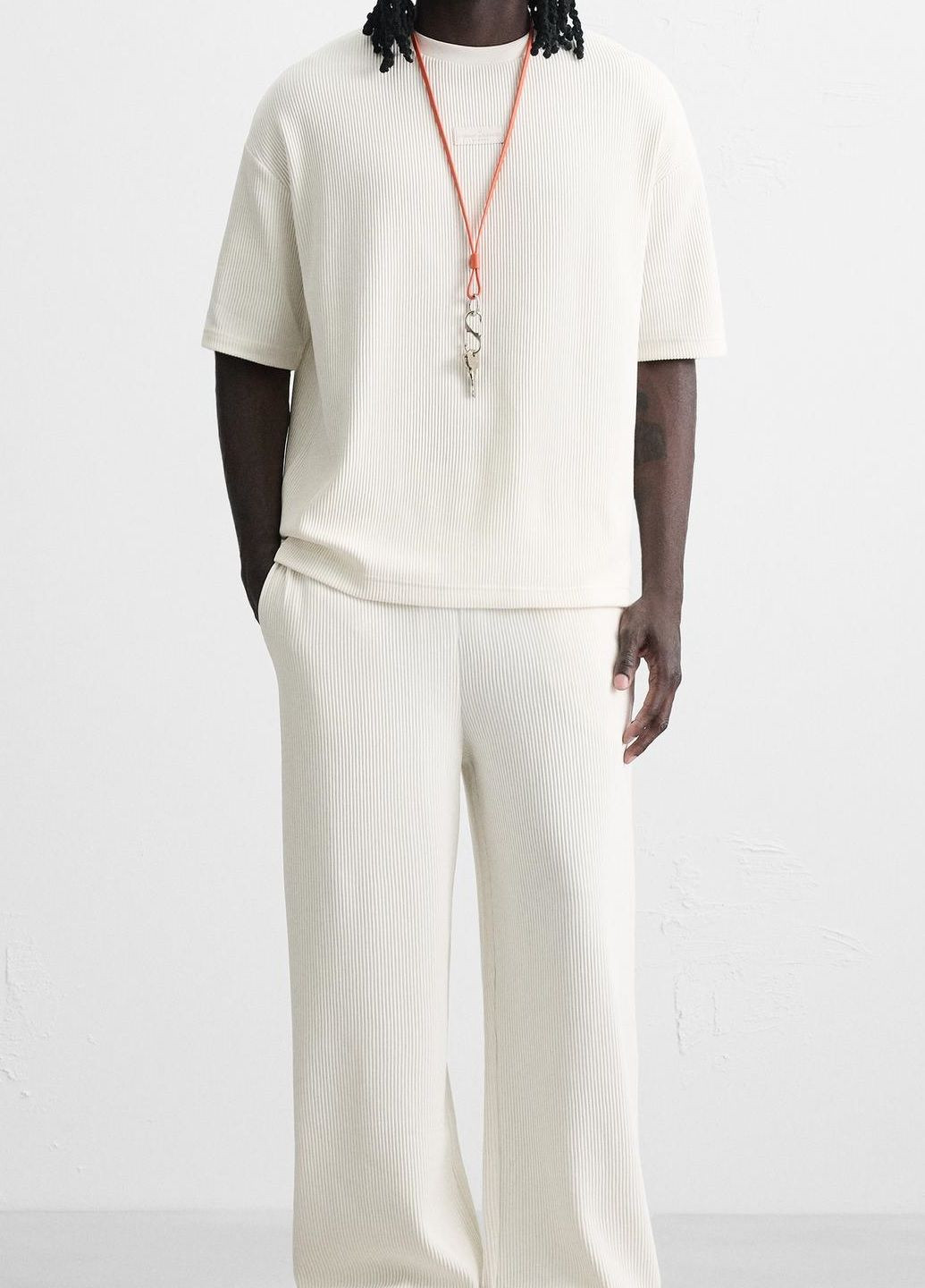 Молочная футболка Zara