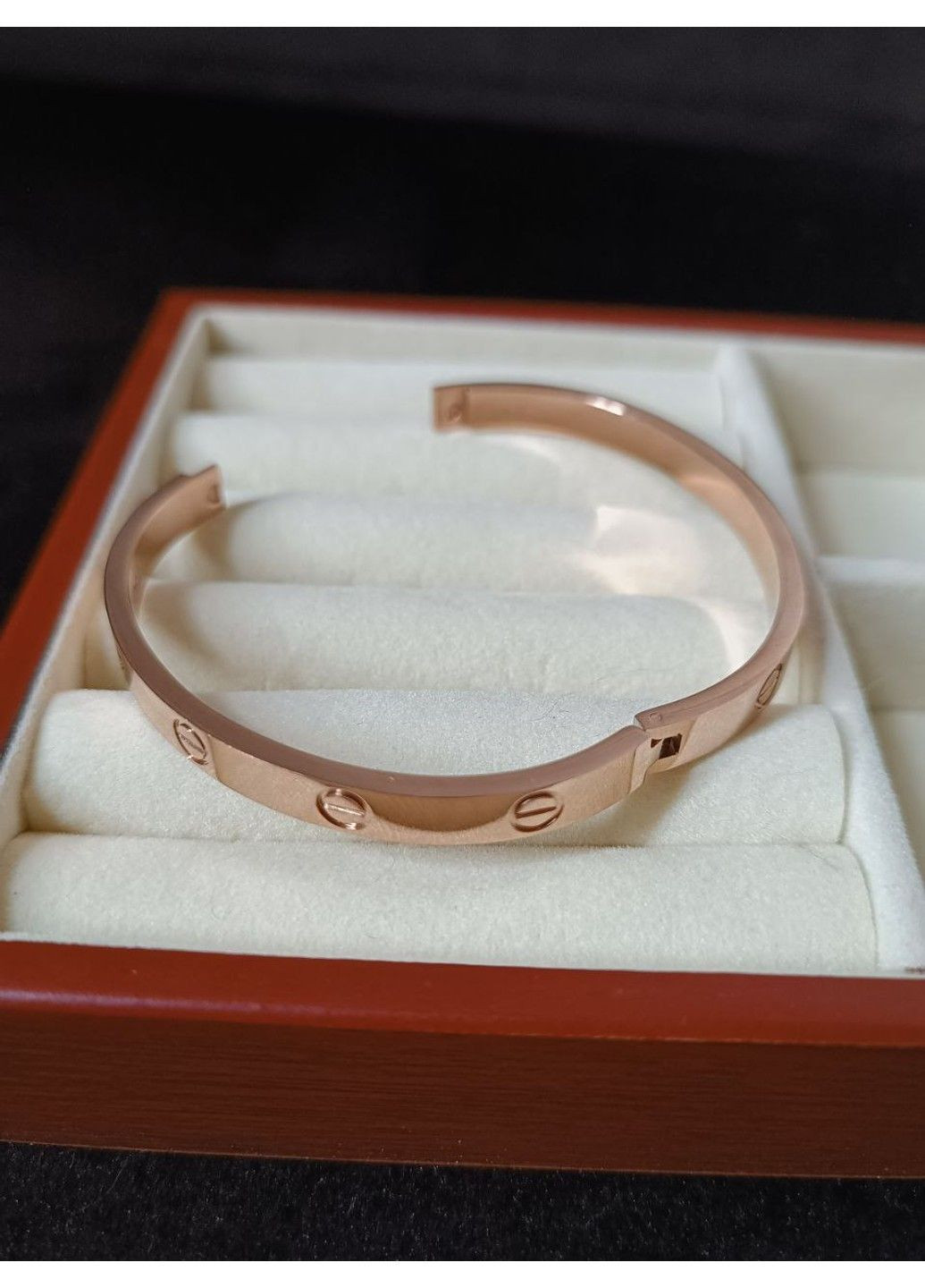 Браслет женский из медицинской стали розовое золото с винтами No Brand (368713756)