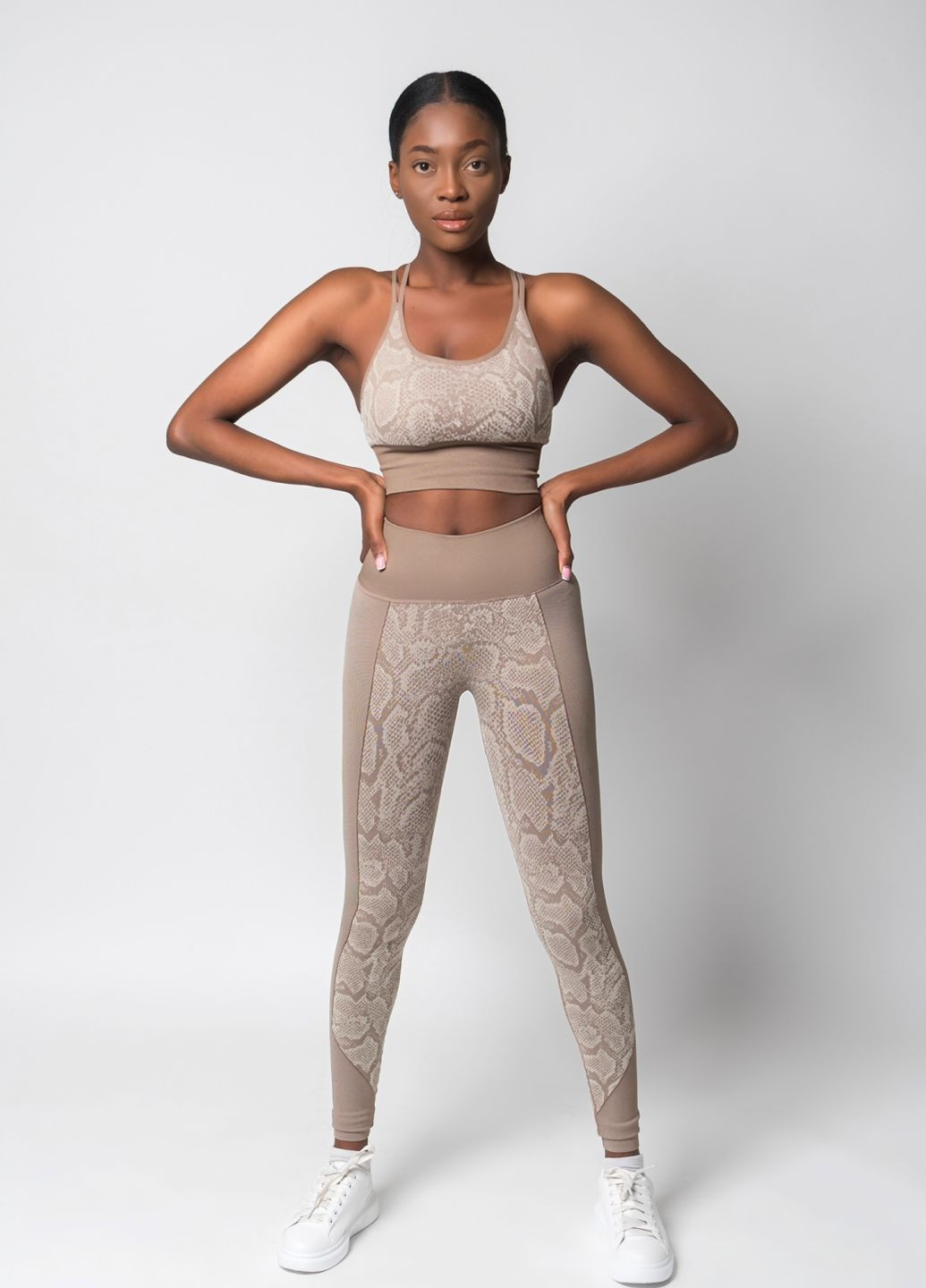 Комплект жіночий спортивний змійний принт (топ + лосини) No Brand Костюм топ + лосини зі зміїним принтом (365062678)
