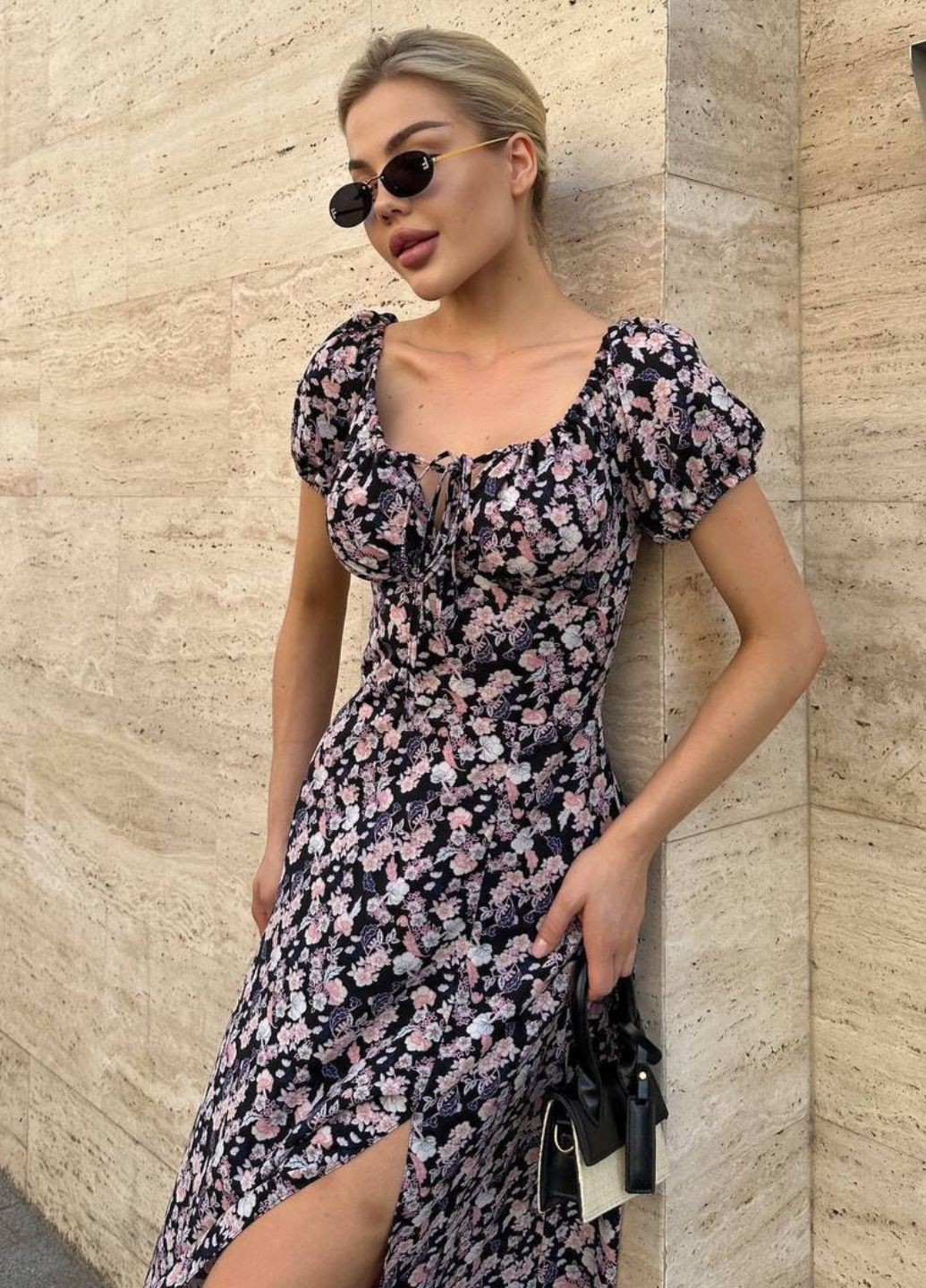 Комбінована повсякденний вишукана легка літня міді сукня з короткими рукавами ліхтарик та шнурівкою на спині Allthings з квітковим принтом