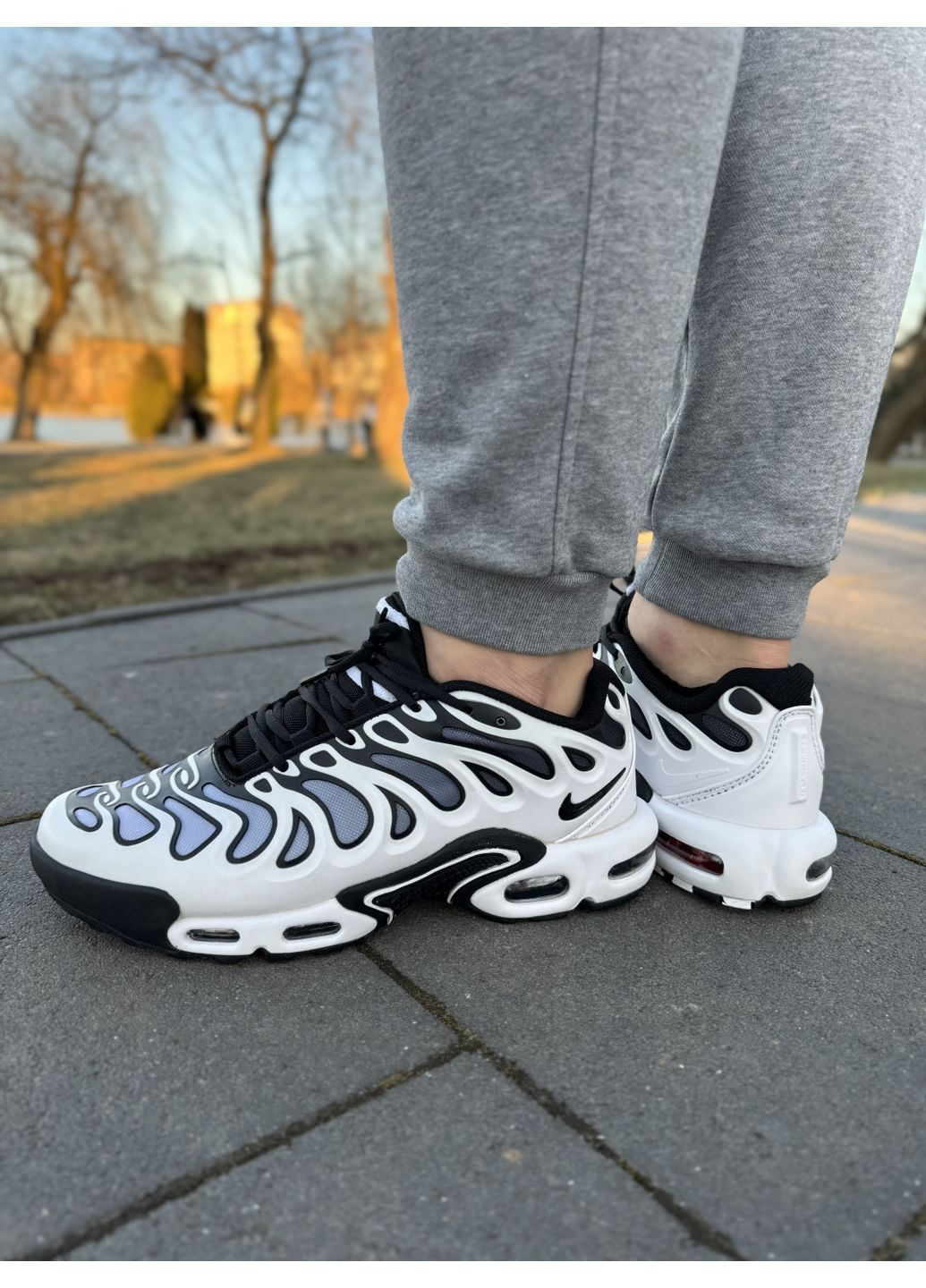 КРОССОВКИ ЖЕНСКИЕ NIKE AIR MAX PLUS DRIFT WHITE-BLACK НАЙК АИР МАКС ТН ПЛЮС No Brand чёрные демисезоны (367178054)