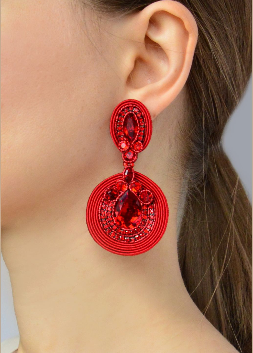 Акцентные серьги с камнями Swarovski красного цвета Olha Serhiichuk jewelry (324794597)