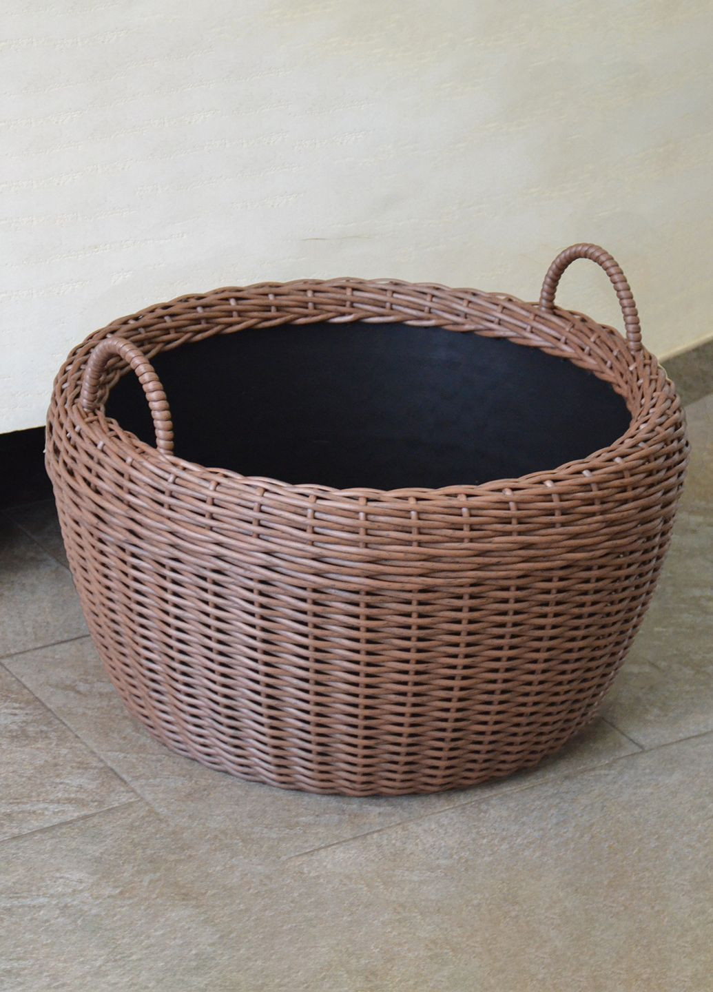 Корзина для дров плетеная (дровница) из искусственного ротанга ручной работы. Цвет Молочный шоколад. 45 литров Handmade (327878869)